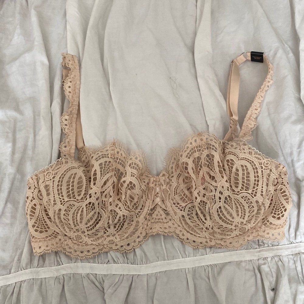 Victorias Secret 34-D nude unlined push up bra - NWT